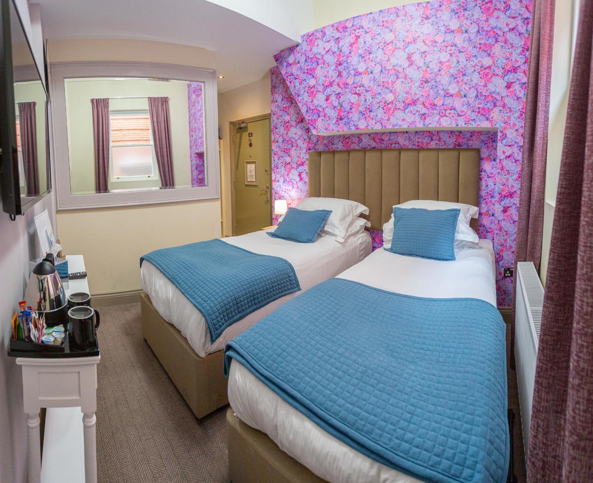 The Griffin Belle Hotel Vauxhall London Room photo