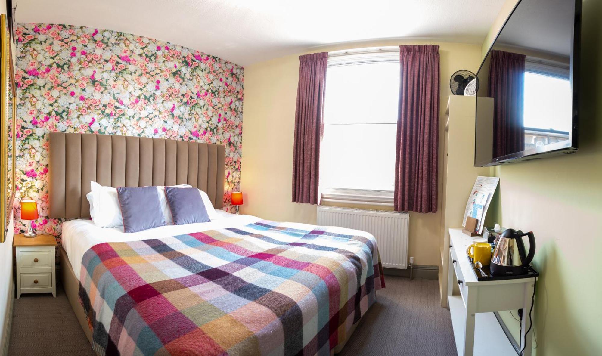 The Griffin Belle Hotel Vauxhall London Room photo