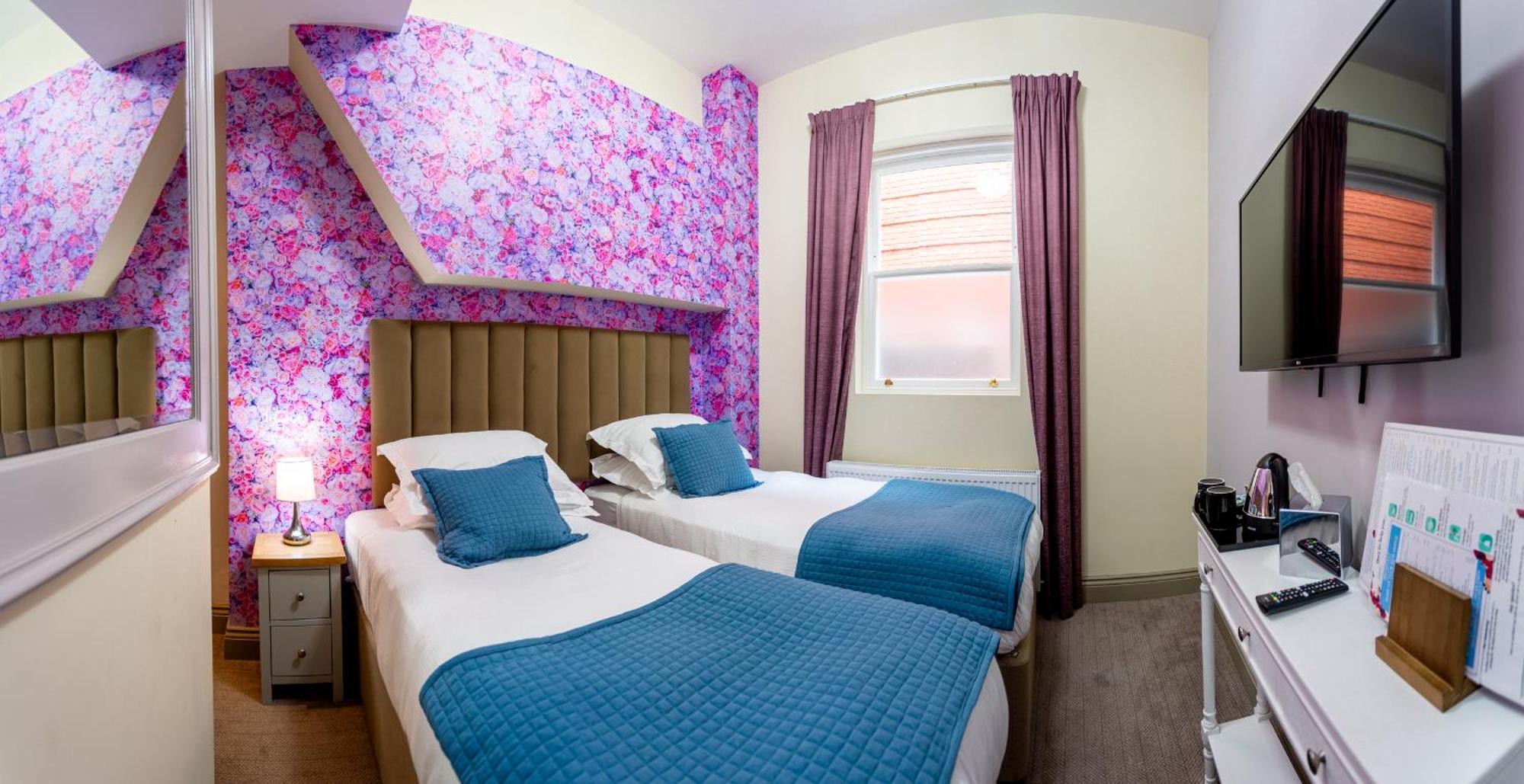 The Griffin Belle Hotel Vauxhall London Room photo